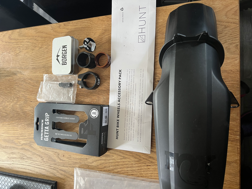 GT Sensor Carbon Elite 2025