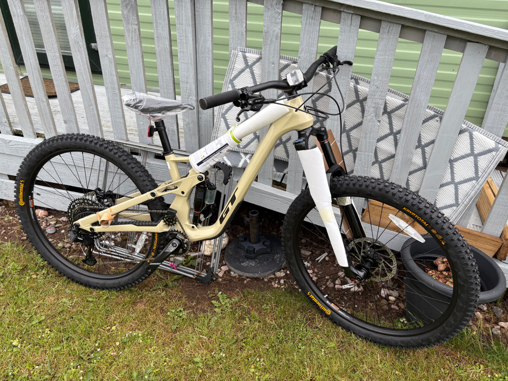 GT Force Carbon Elite 2023