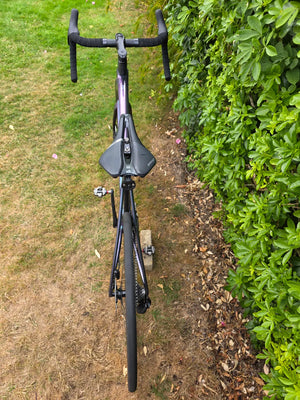 Giant TCR advanced pro frame with 12 speed Shimano 105 di2. 2024
