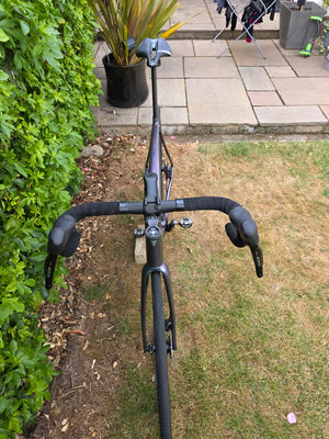 Giant TCR advanced pro frame with 12 speed Shimano 105 di2. 2024