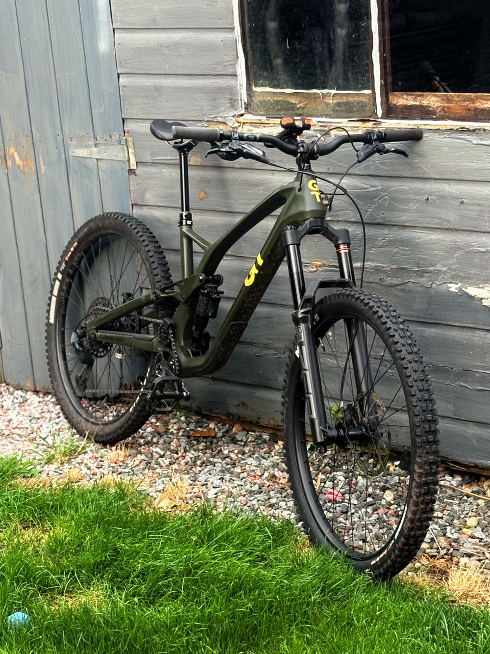GT Force Carbon Pro 2023