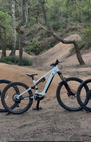 Commencal Meta Power SX 800 Rockshox Pure White EMTB 2025