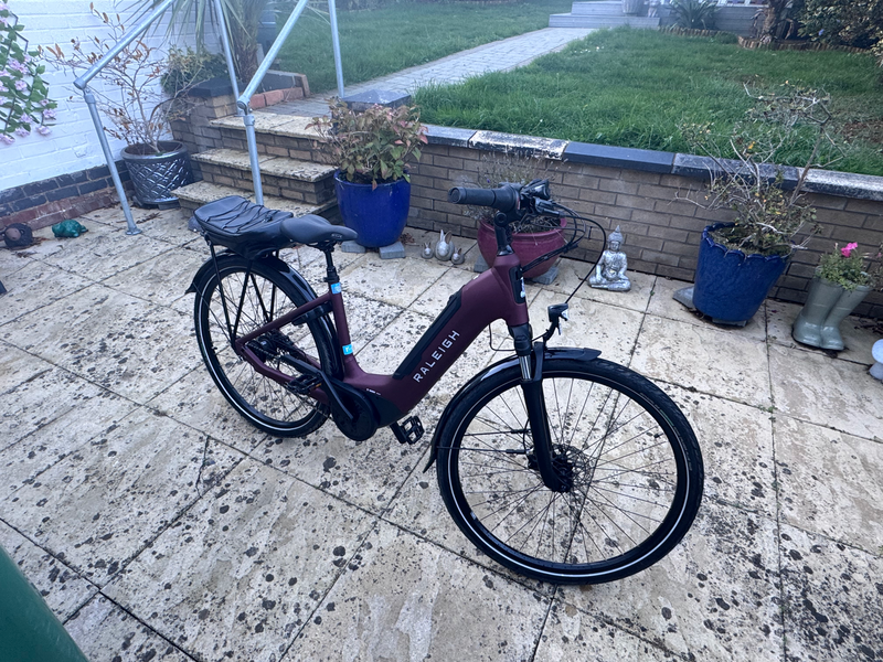Raleigh Motus 7 Speed Step Through Bosch 2024