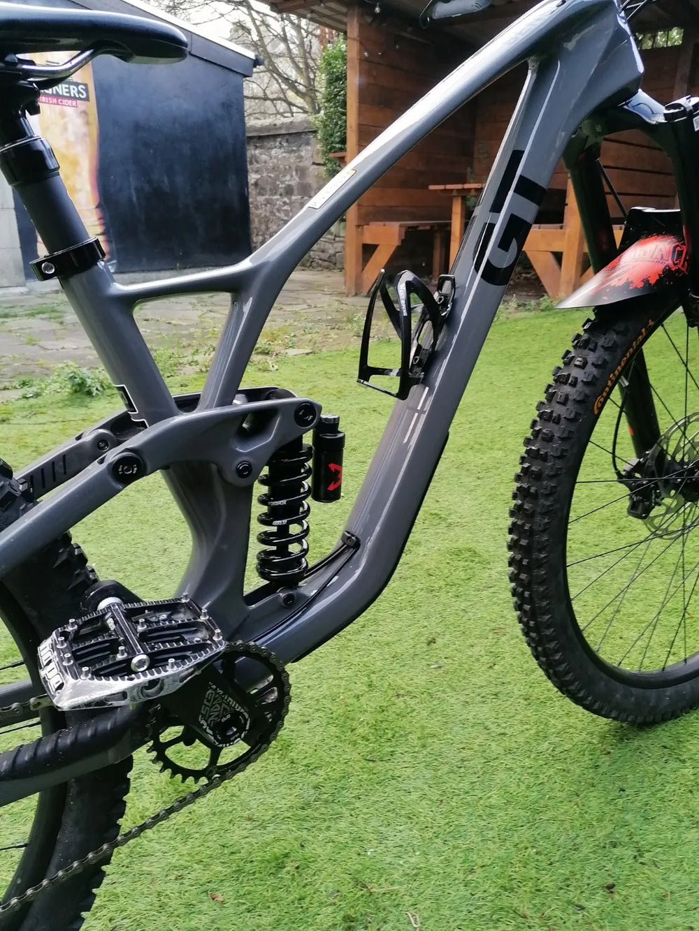 GT Sensor Carbon Elite 2023