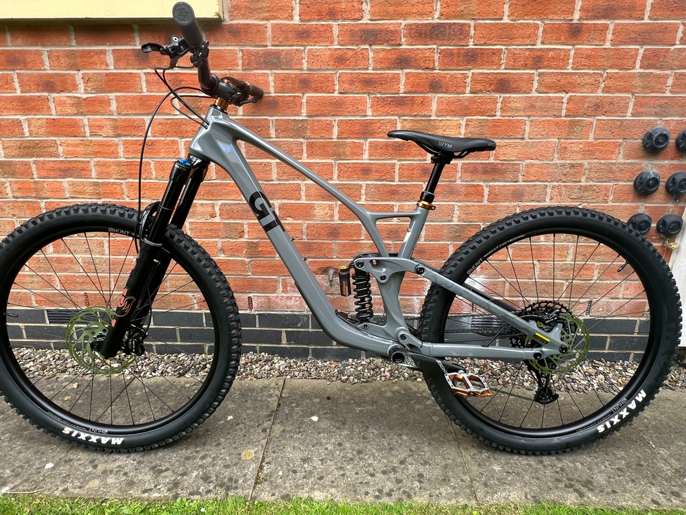 GT Sensor Carbon Elite 2025