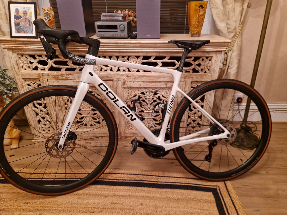 Dolan Tuono Carbon Disc Road Bike - Shimano-12s-105 R7170 Di2 2023