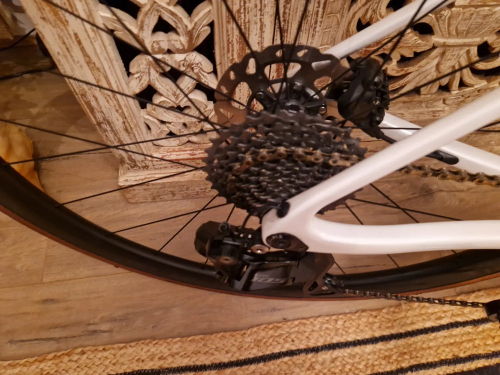 Dolan Tuono Carbon Disc Road Bike - Shimano-12s-105 R7170 Di2 2023