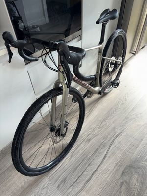 Giant Revolt Advanced 2 Gravel Road 2024