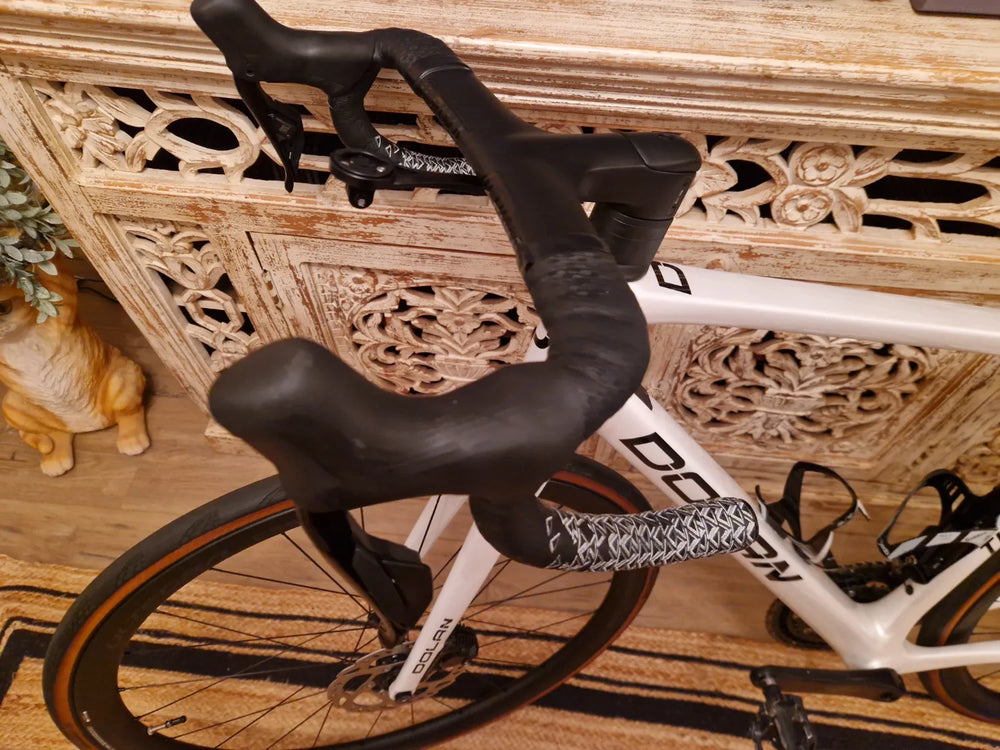 Dolan Tuono Carbon Disc Road Bike - Shimano-12s-105 R7170 Di2 2023