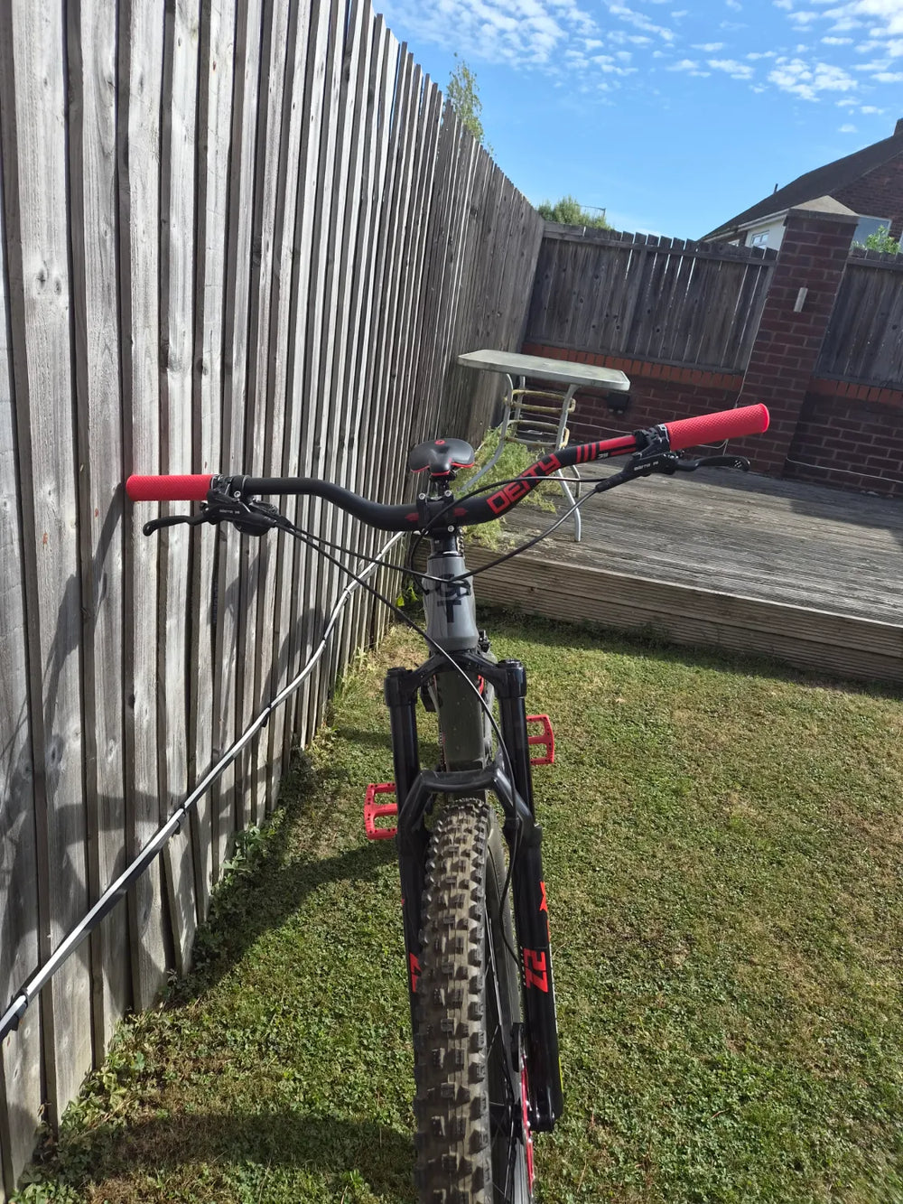 GT Sensor Carbon Elite 2024