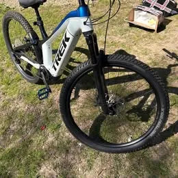Trek Powerfly FS 7 2022