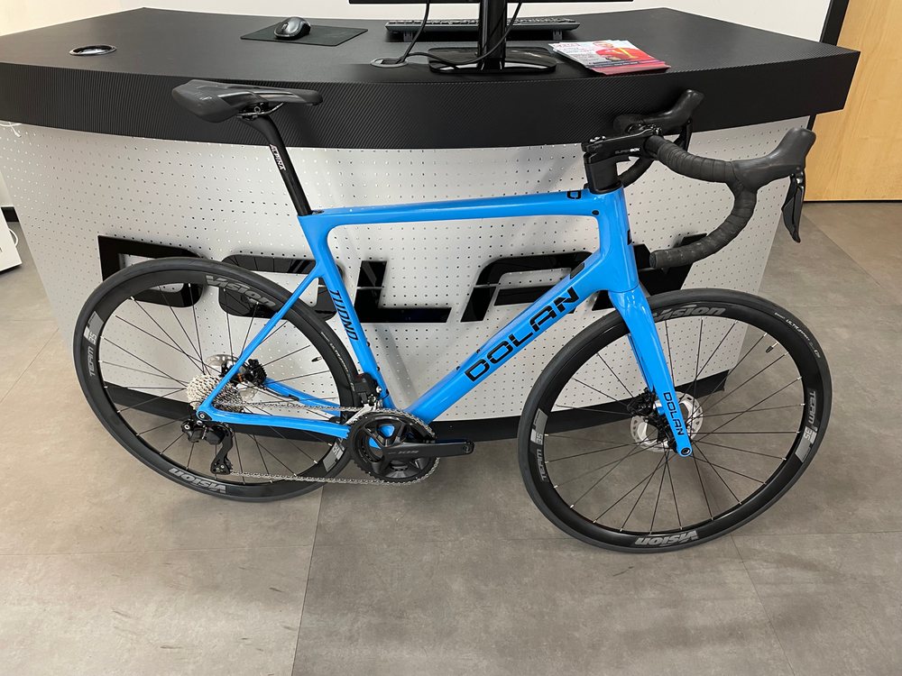 Dolan Tuono Carbon Disc Road Bike - Shimano-12s-105 R7170 Di2 2024