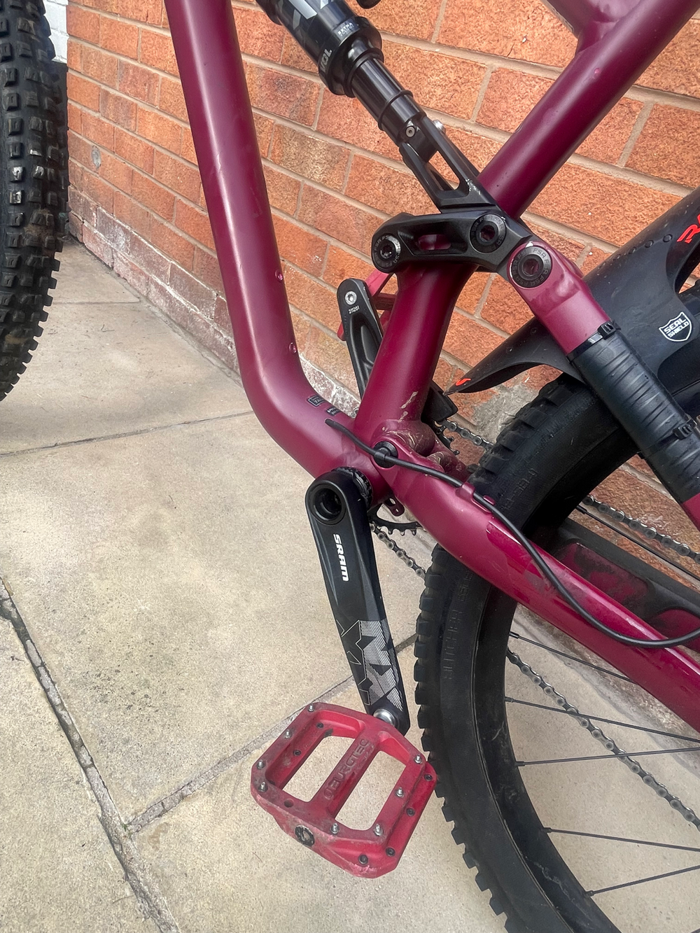 Specialized Status 140 2022