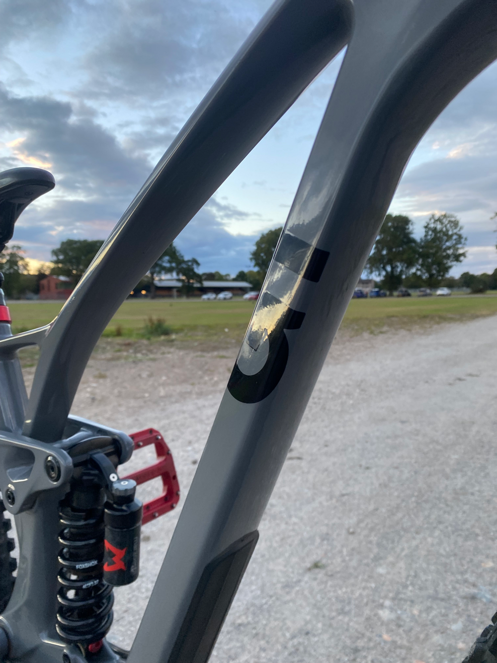 GT Sensor Carbon Elite 2023