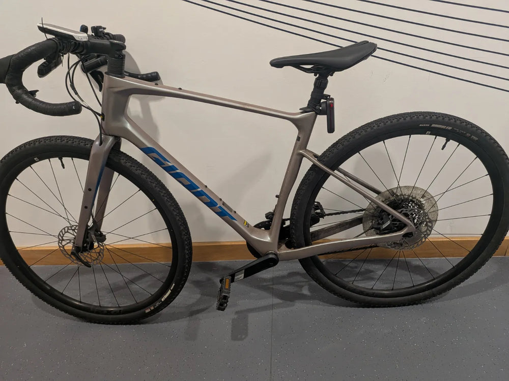 giant revolt advanced 1 gravel bike Giant Revolt Advanced 1 ML 2024