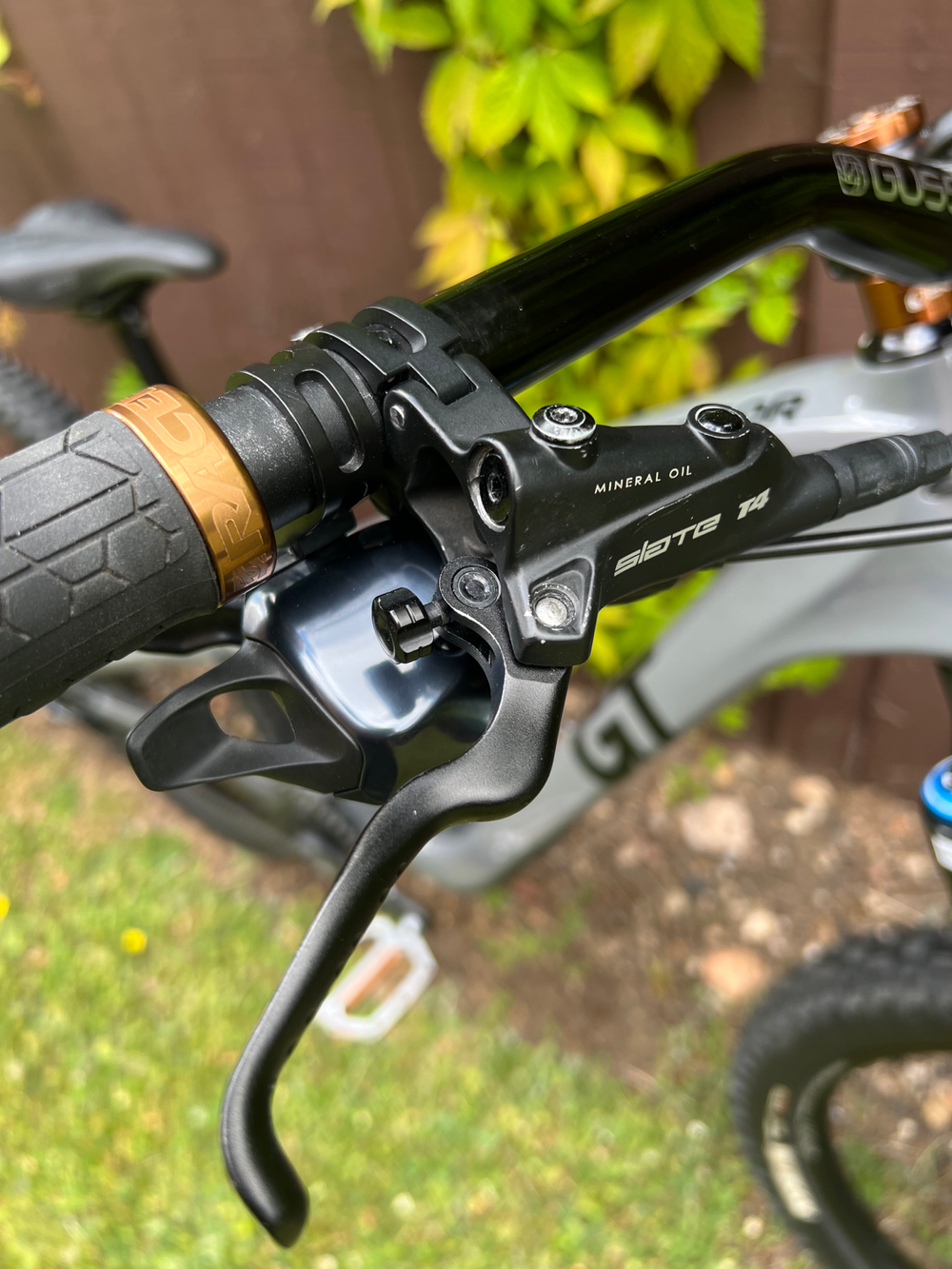 GT Sensor Carbon Elite 2025