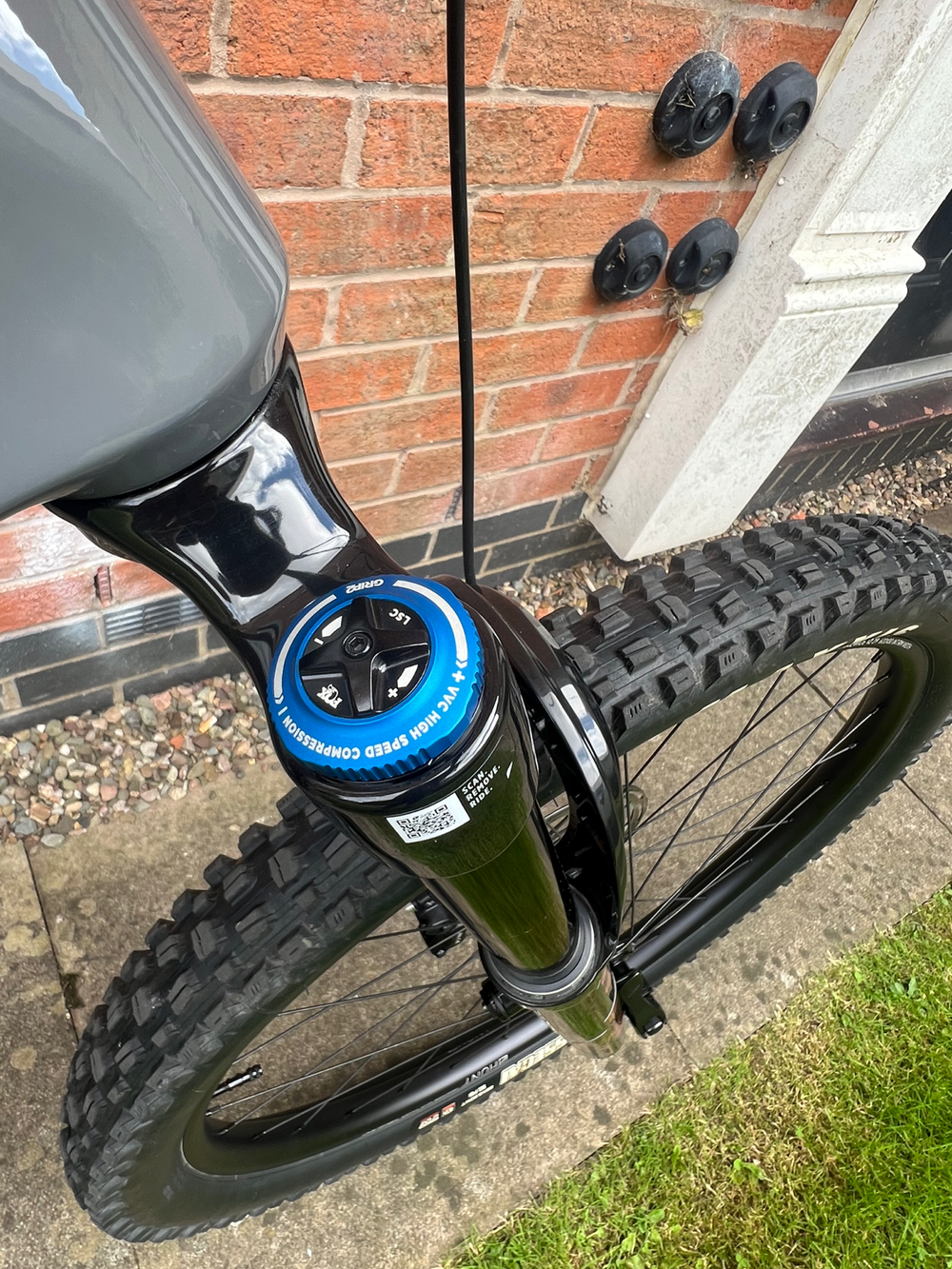 GT Sensor Carbon Elite 2025