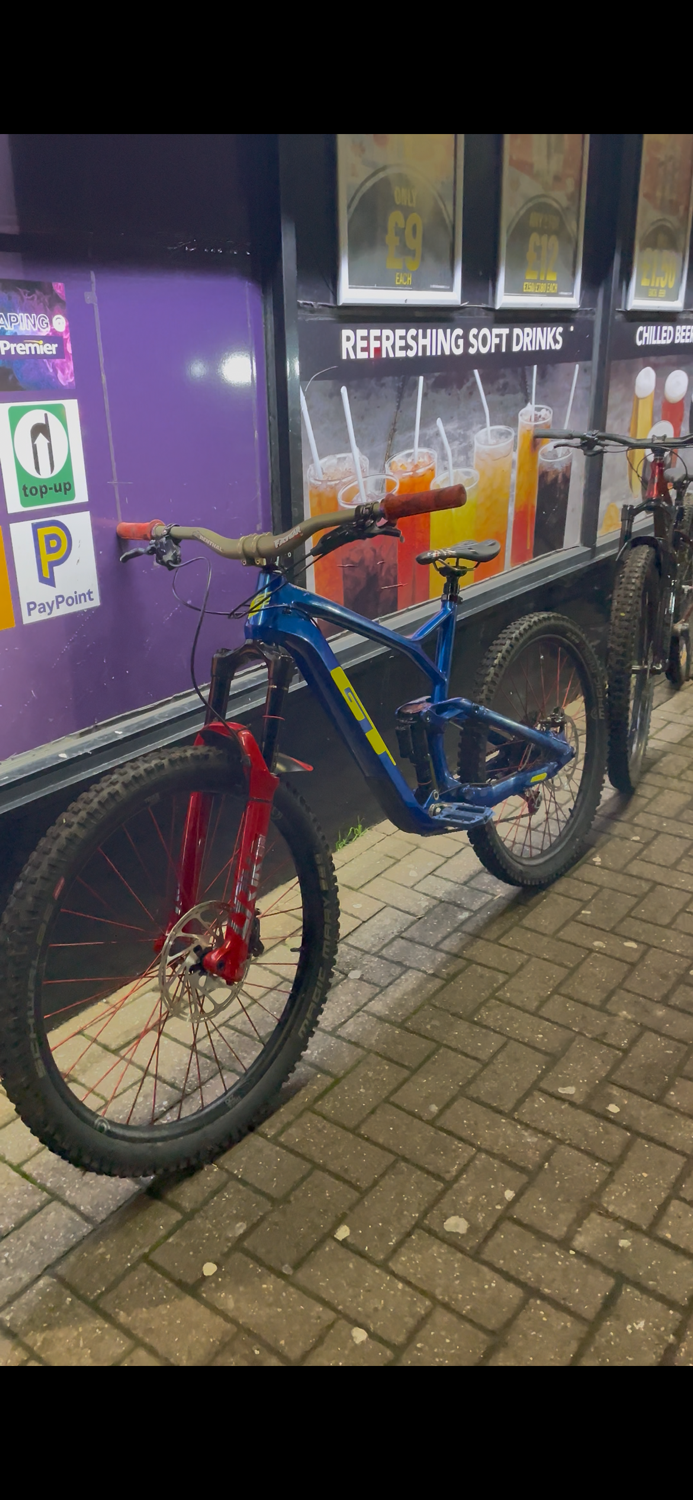 GT Force Carbon Pro 2021