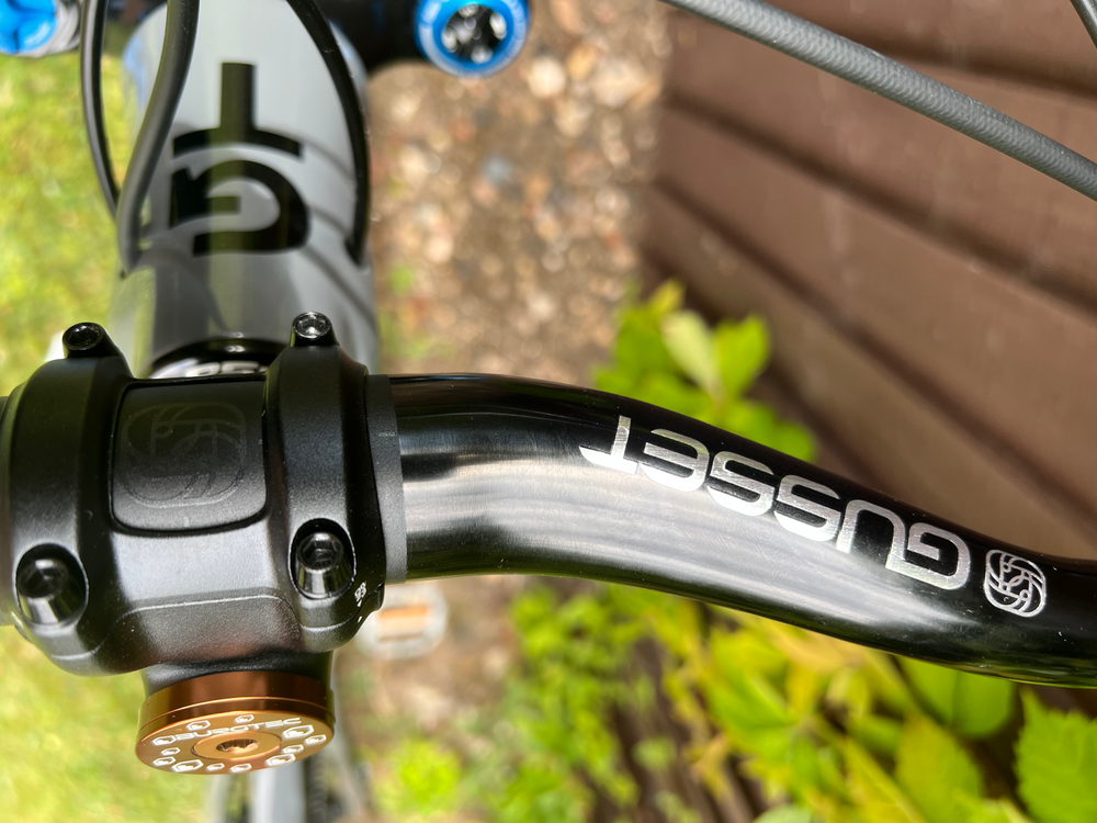 GT Sensor Carbon Elite 2025