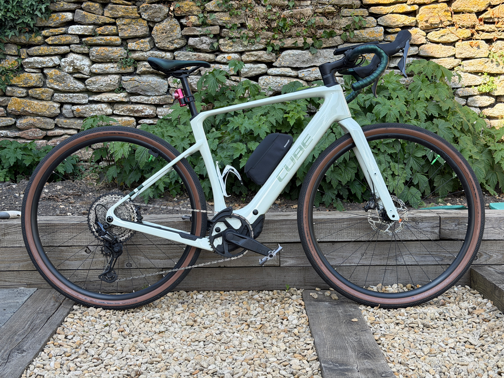 Cube Nuroad Hybrid C:62 Race 400x Carbon 2025