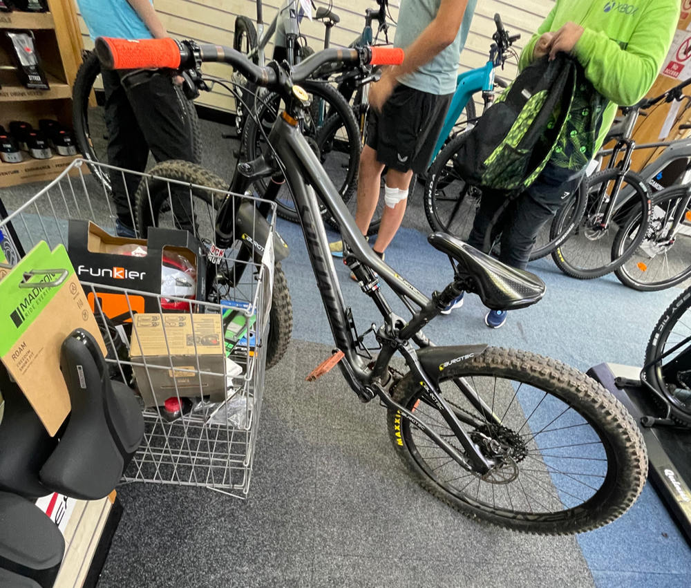 Specialized Stuntjumper expert SPD 2021