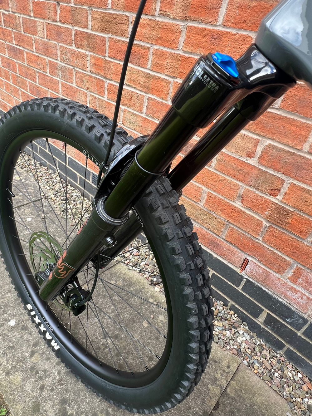 GT Sensor Carbon Elite 2025