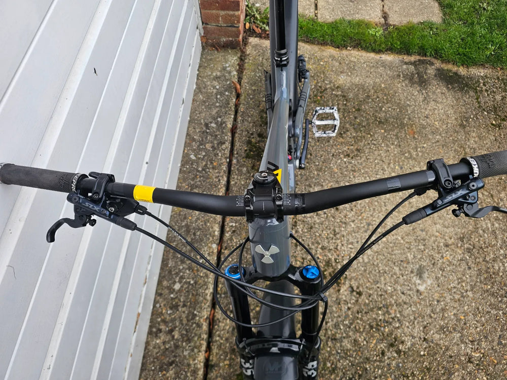 Nukeproof Mega 275 Carbon Factory 2021