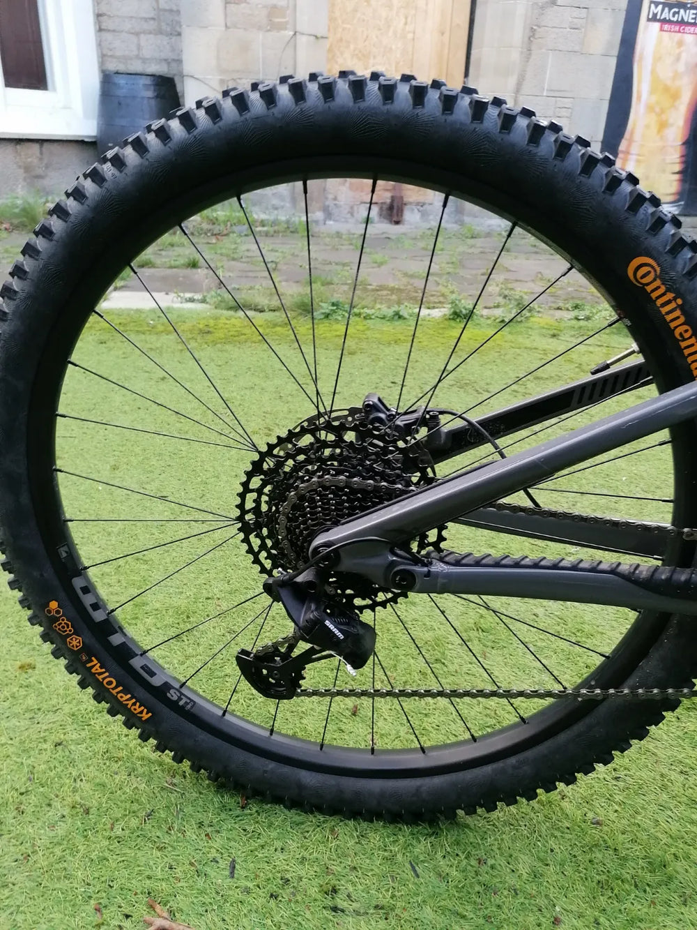 GT Sensor Carbon Elite 2023