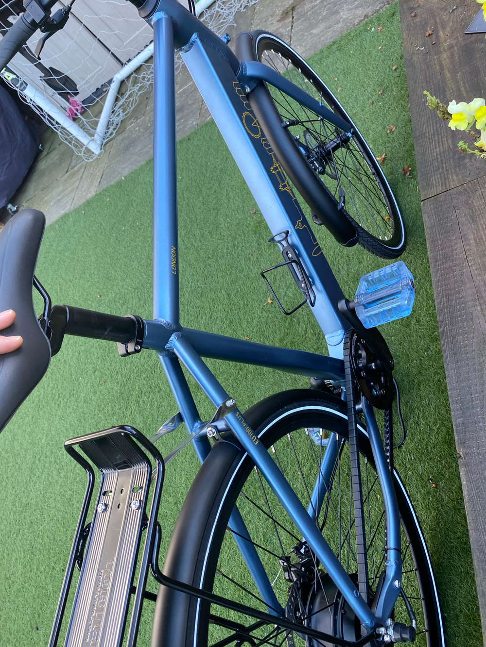 Metroneer  London - EU700 Plus Hybrid E-Bike 2025