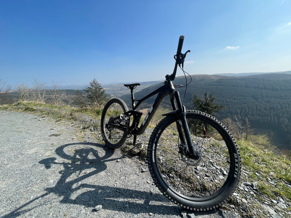 GT Sensor Carbon Elite 2021