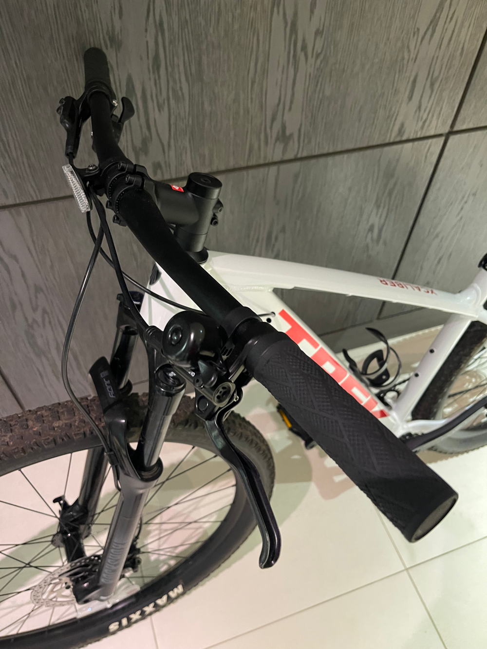 Trek X-Caliber 8 2023