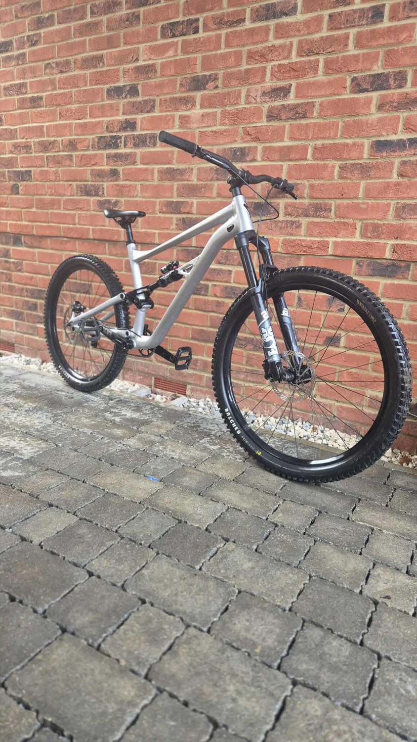 Specialized Status 140 2022