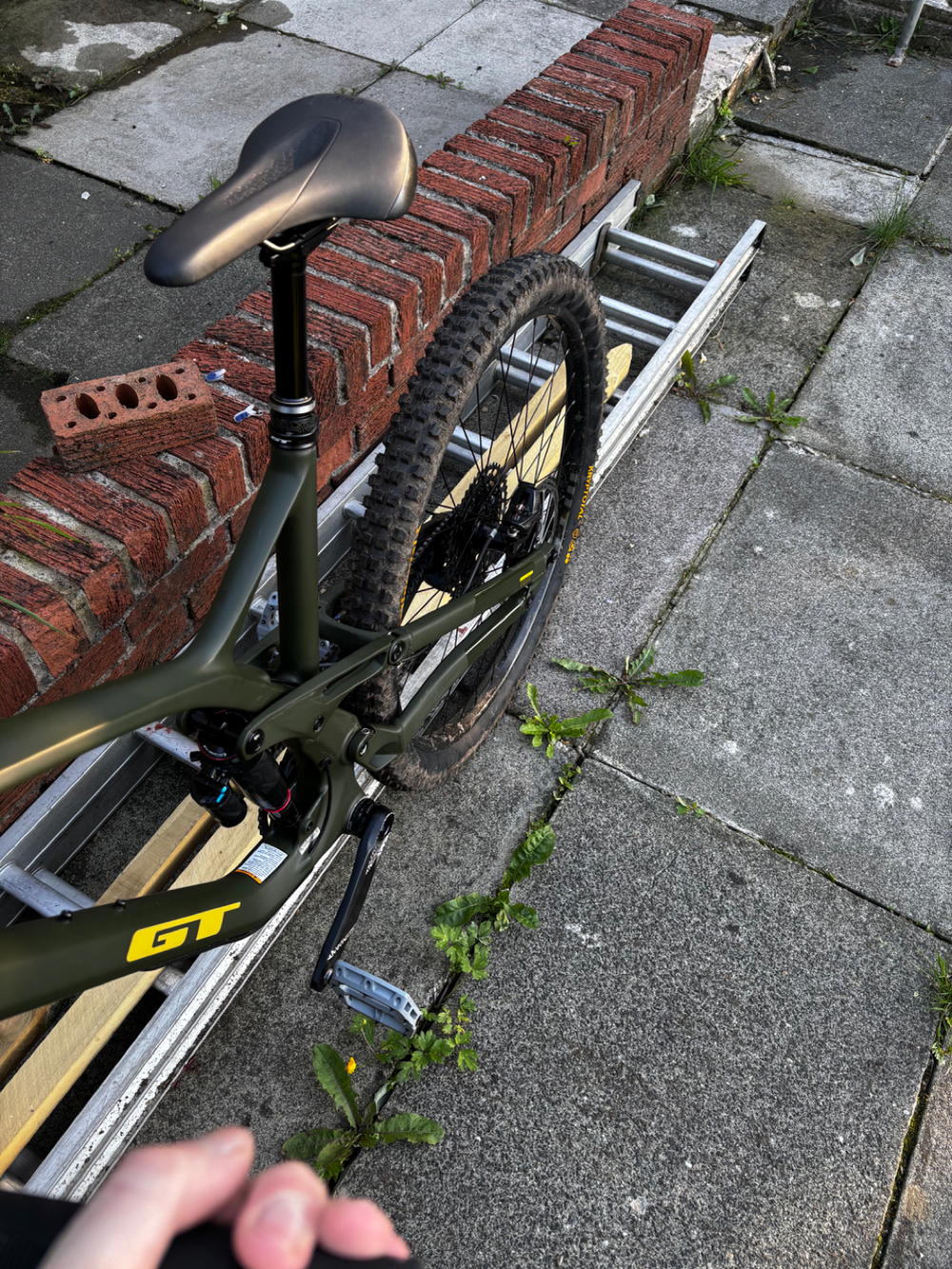 GT Sensor Carbon Elite 2025