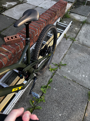 GT Sensor Carbon Elite 2025