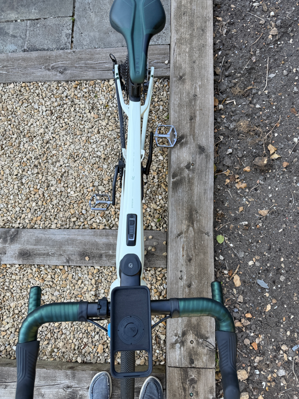 Cube Nuroad Hybrid C:62 Race 400x Carbon 2025