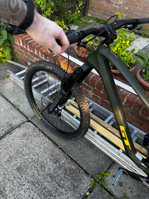 GT Sensor Carbon Elite 2025