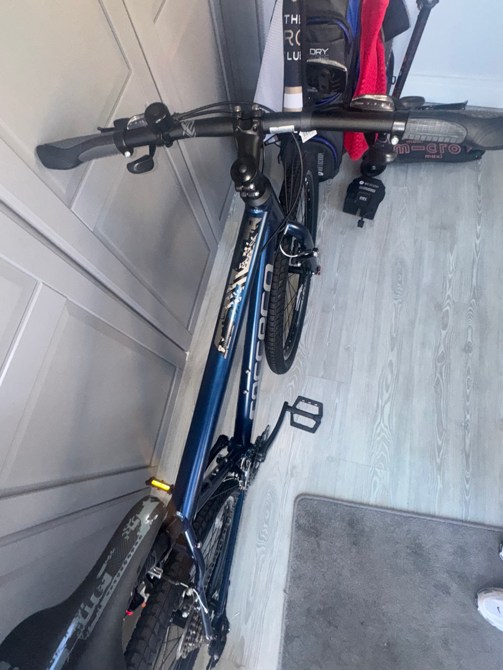 Carrera Axle Mens Hybrid Bike 2021
