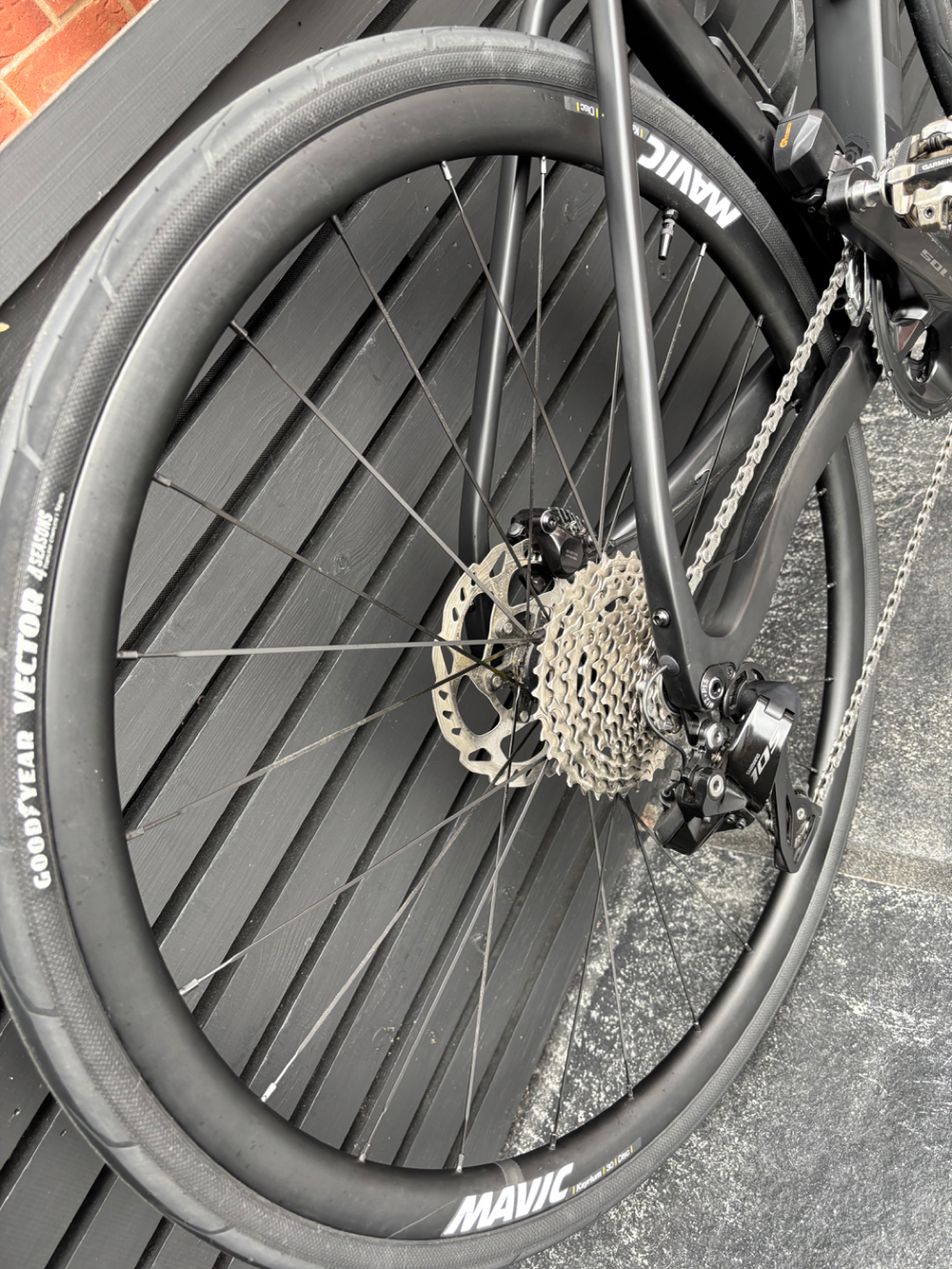 Ribble Endurance 725 Disc - Enthusiast, Shimano 105 Di2 2024