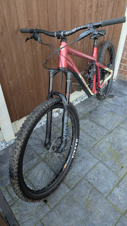 Ghost Riot EN Essential 2023