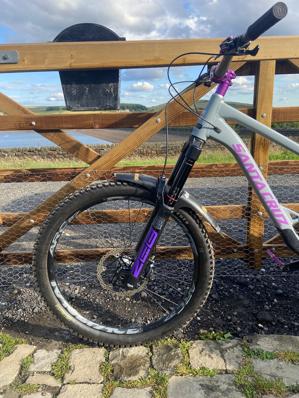 Santa Cruz Bronson R / Carbon C / MX 2022
