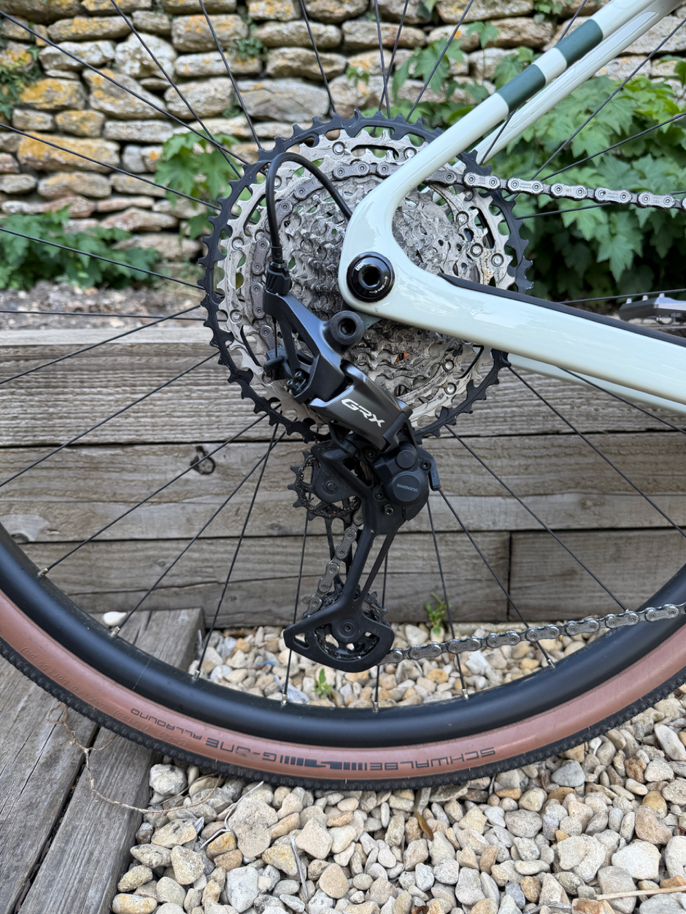 Cube Nuroad Hybrid C:62 Race 400x Carbon 2025
