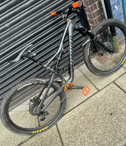 Specialized Stuntjumper expert SPD 2021