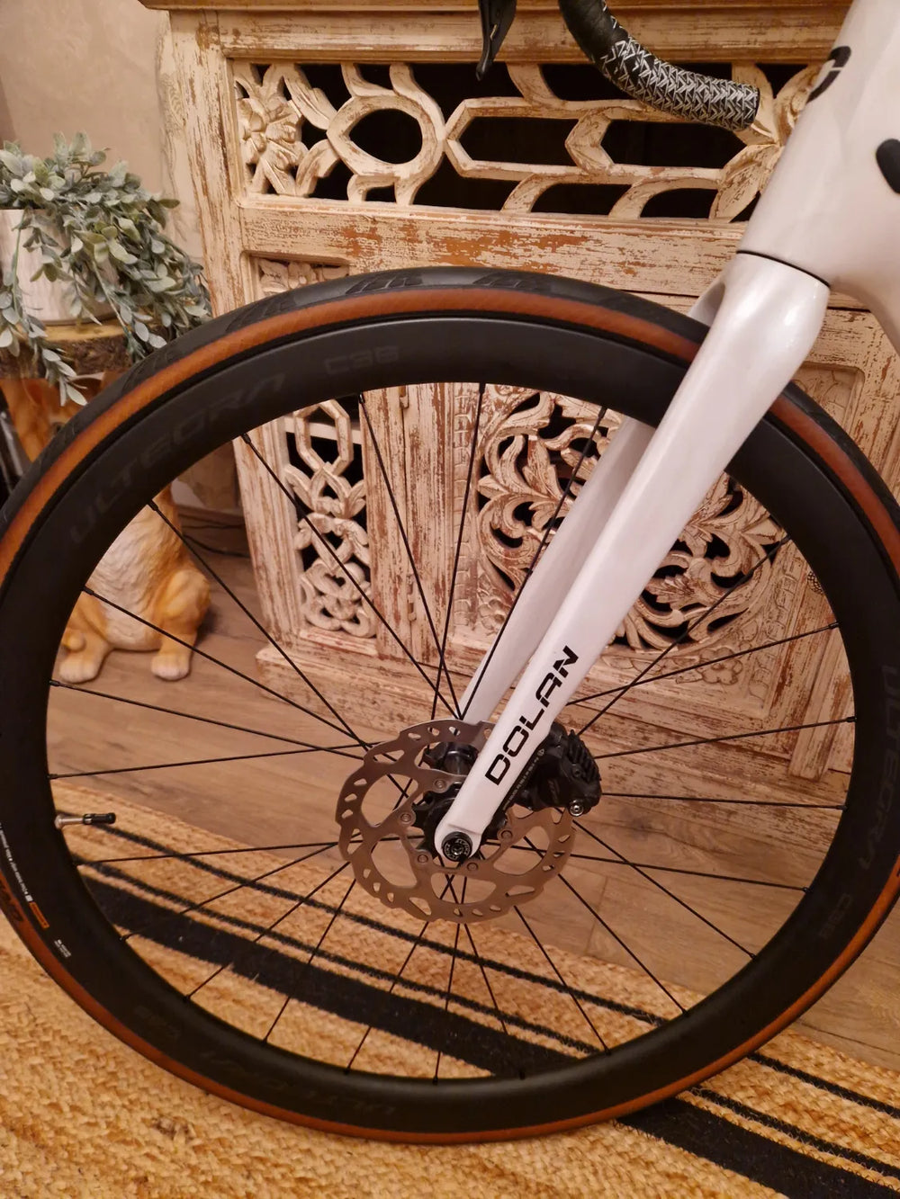 Dolan Tuono Carbon Disc Road Bike - Shimano-12s-105 R7170 Di2 2023