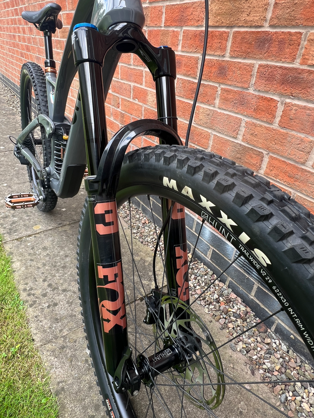 GT Sensor Carbon Elite 2025