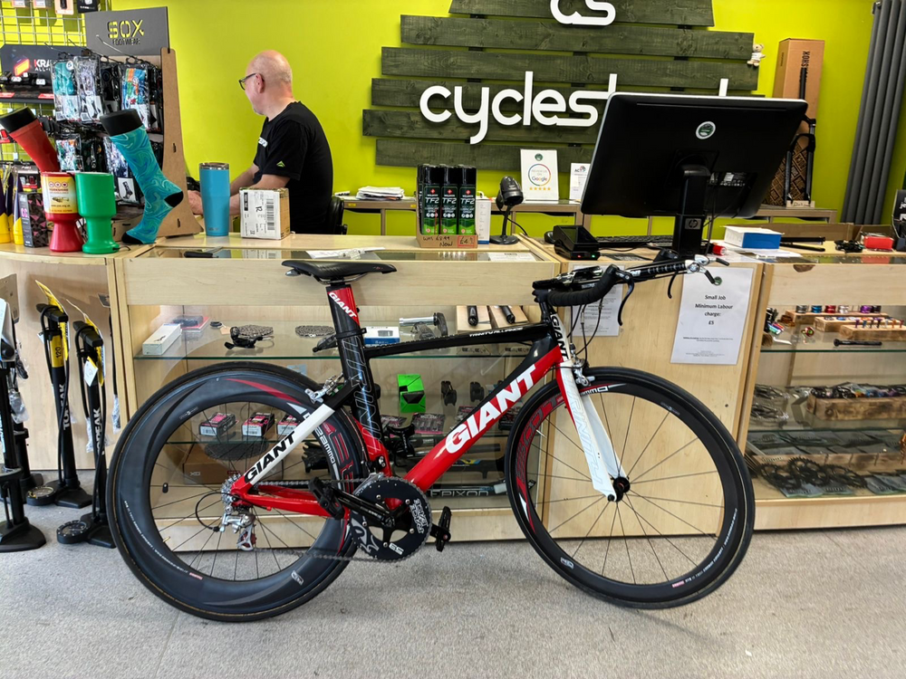 Giant Trinity Advanced Sl 0 TT and Triatlhon Bike: Prismatic 2025