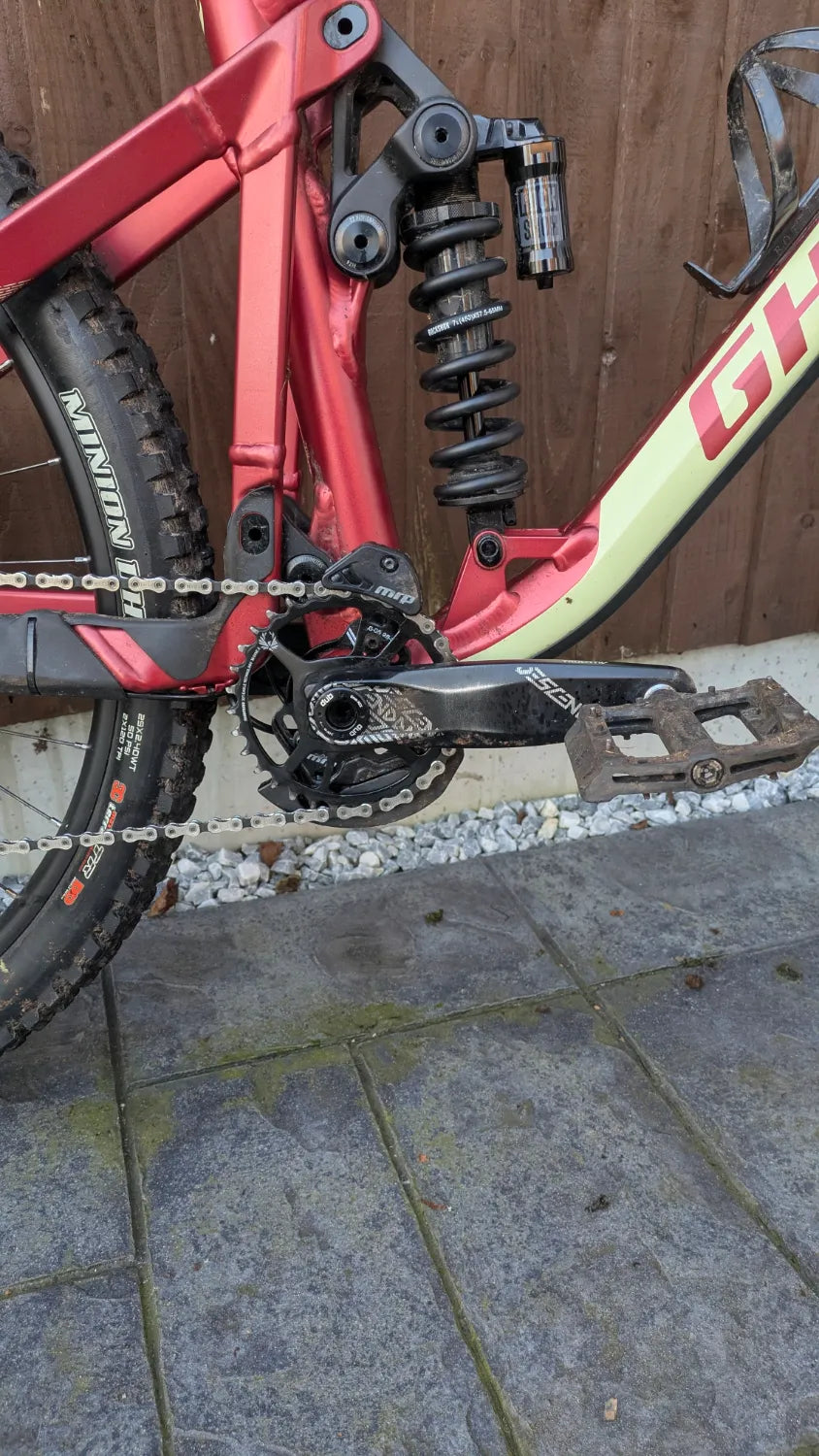 Ghost Riot EN Essential 2023