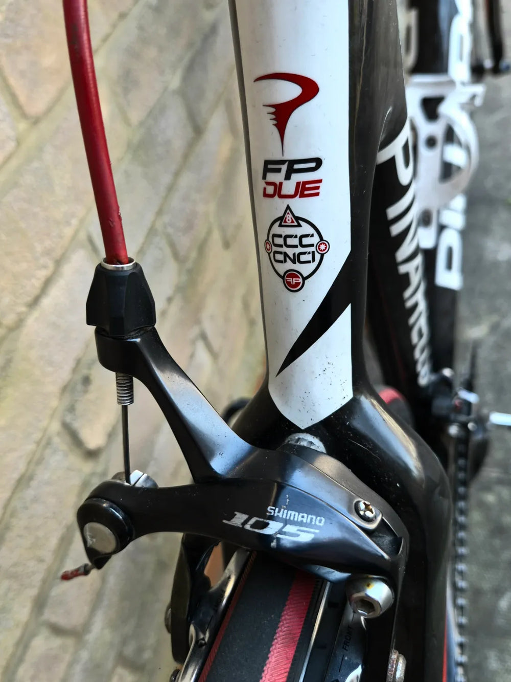 PINNARELLO PINARELLO FP DUE  MONOCOQUE 105 GROUPSET FULL CARBON ROAD BIKE 58CM23 inchesINCH FRAME  2015