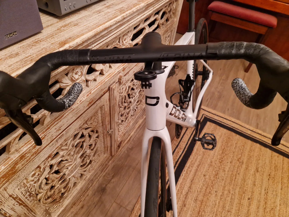 Dolan Tuono Carbon Disc Road Bike - Shimano-12s-105 R7170 Di2 2023