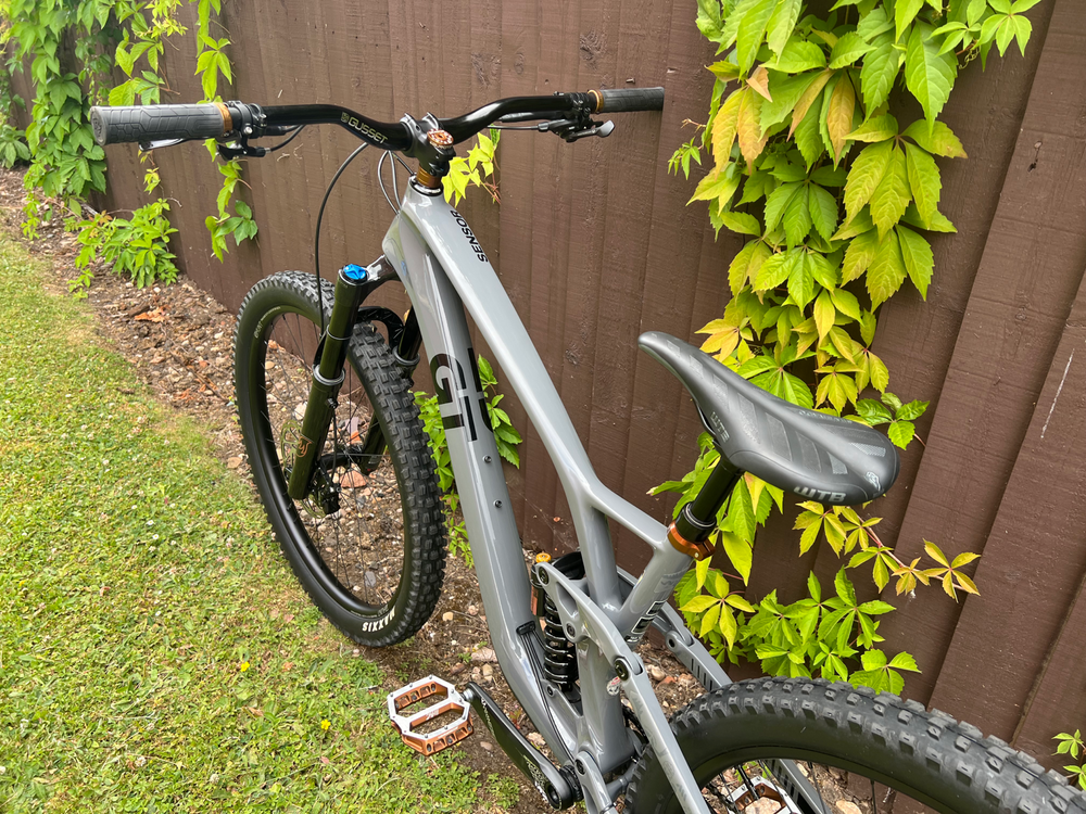 GT Sensor Carbon Elite 2025