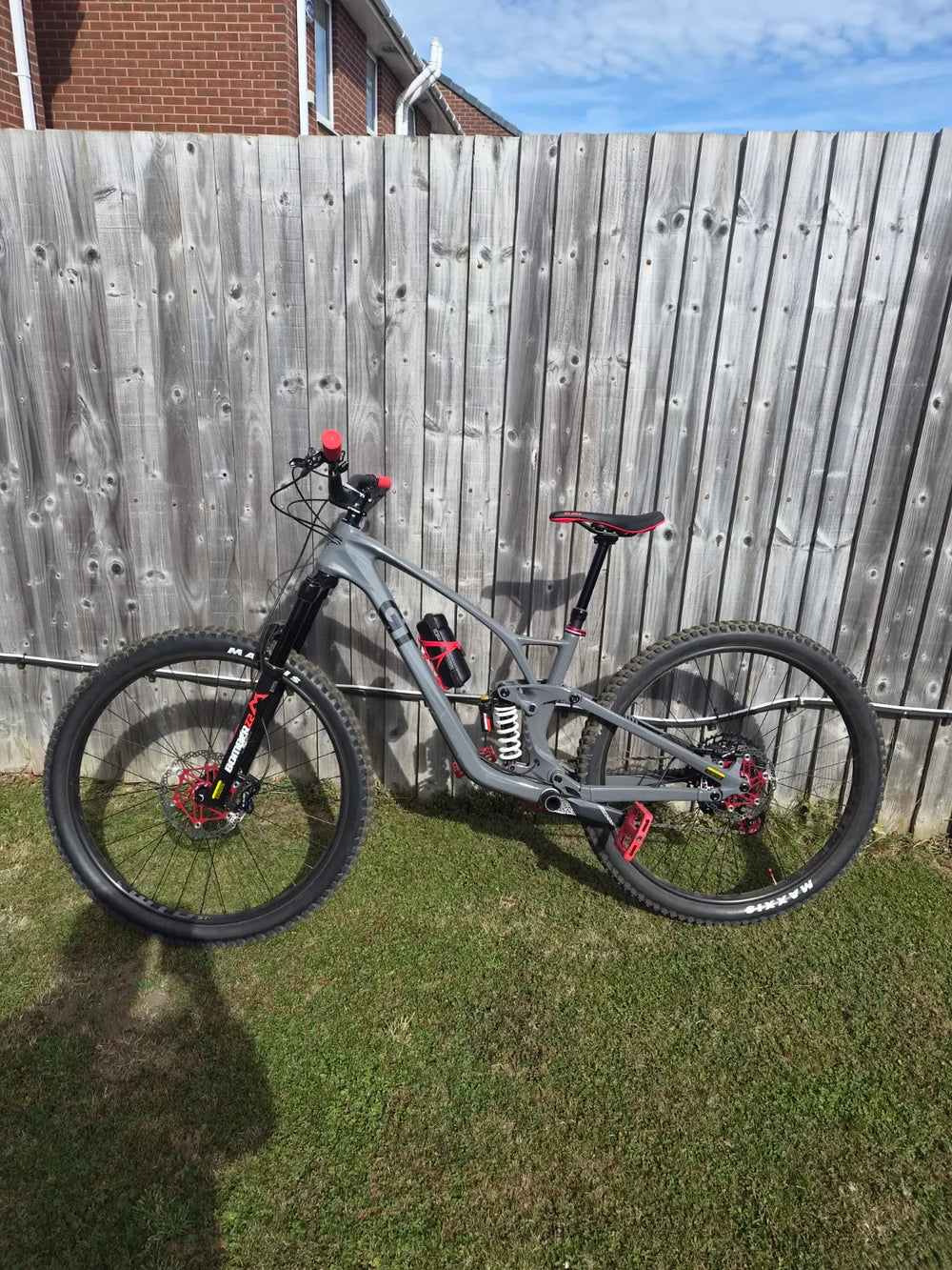GT Sensor Carbon Elite 2024